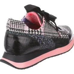 Sneaker-Irregular Choice On The Go